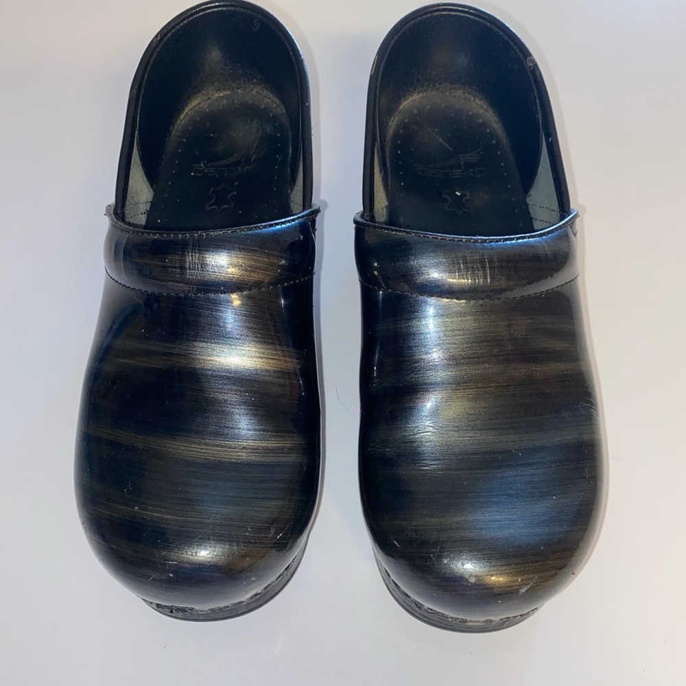 Dansko Size 38 clogs